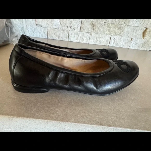 Black Ferragamo Flats - Picture 4 of 5